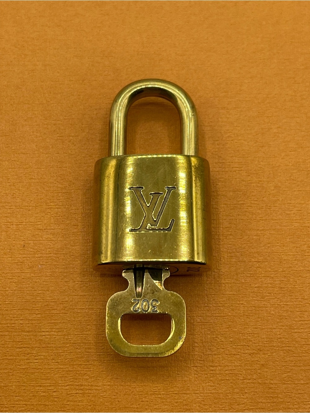 Louis Vuitton Lock and one Key #302 Gold Tone Cadena for Speedy Alma Bag LV🔐